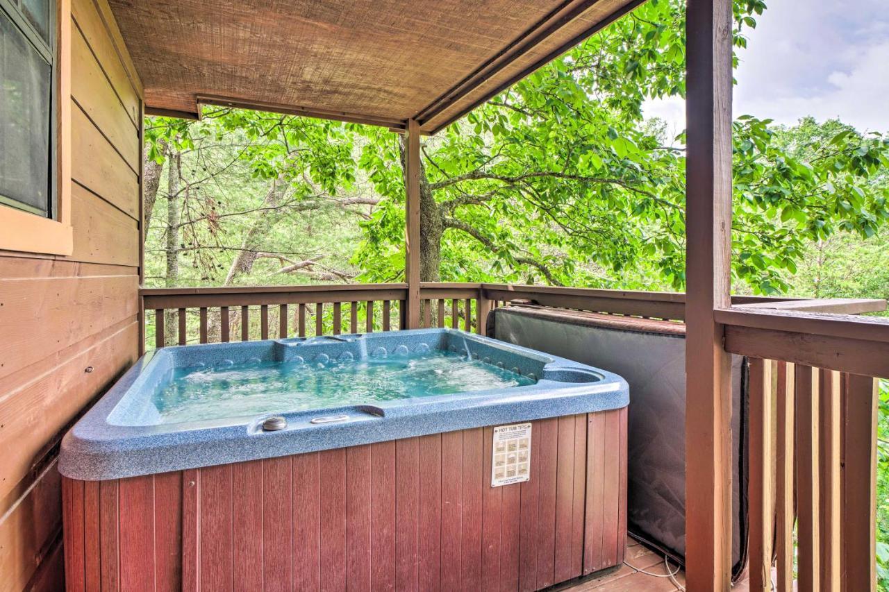 Central Sevierville Cabin With Hot Tub And Views! Dış mekan fotoğraf