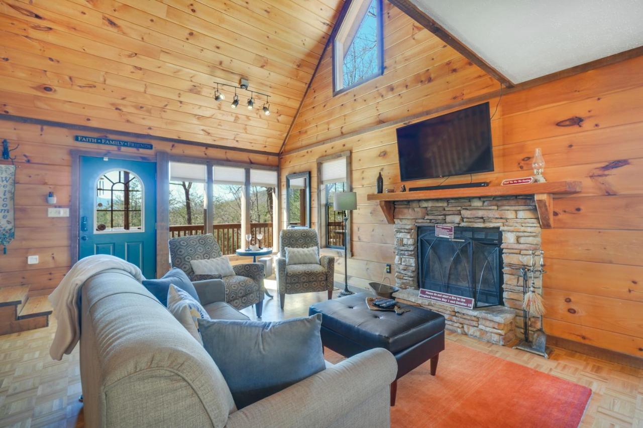 Central Sevierville Cabin With Hot Tub And Views! Dış mekan fotoğraf