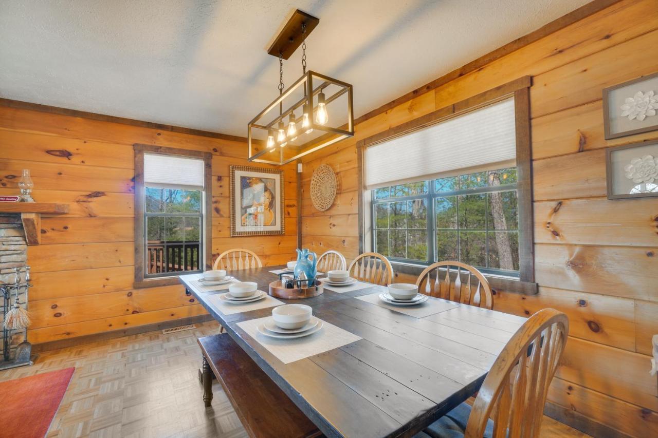 Central Sevierville Cabin With Hot Tub And Views! Dış mekan fotoğraf