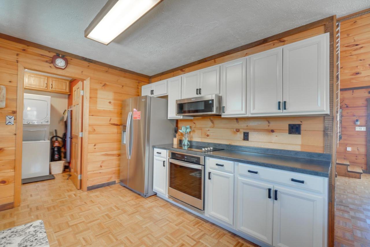 Central Sevierville Cabin With Hot Tub And Views! Dış mekan fotoğraf