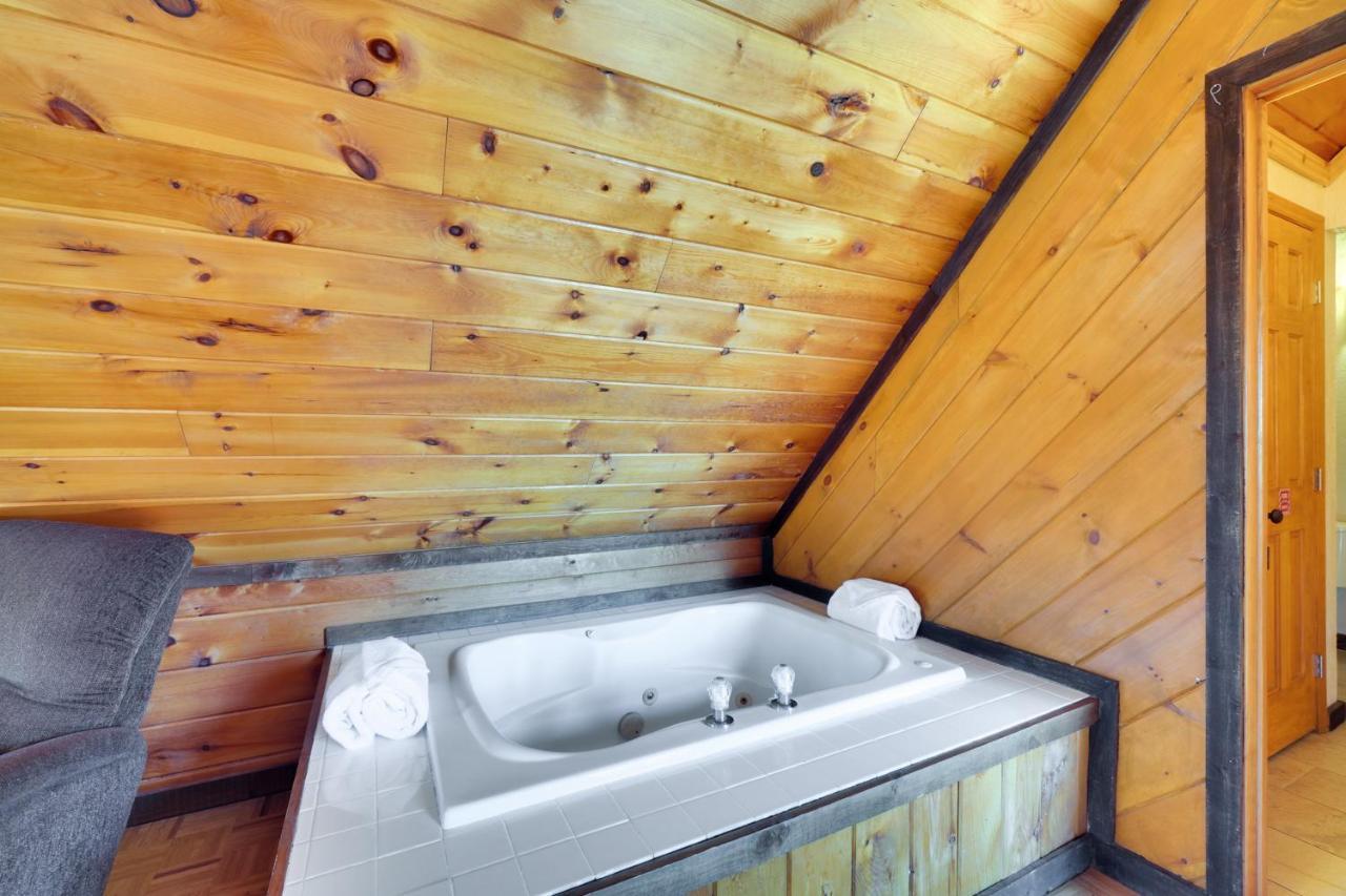 Central Sevierville Cabin With Hot Tub And Views! Dış mekan fotoğraf