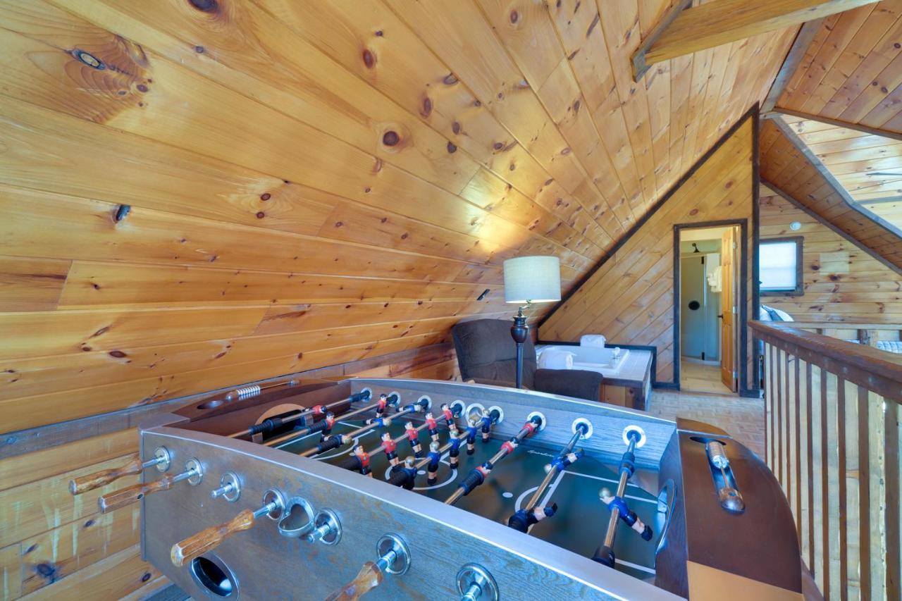 Central Sevierville Cabin With Hot Tub And Views! Dış mekan fotoğraf