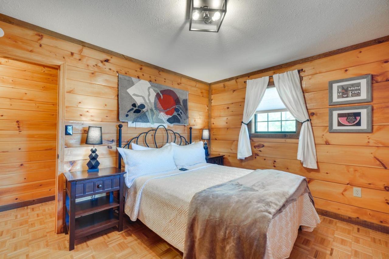 Central Sevierville Cabin With Hot Tub And Views! Dış mekan fotoğraf